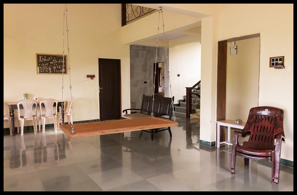 Hôtel Varshavan- Nature, Hobby And Art Residency à Dāpoli Extérieur photo
